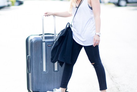 black-jeans-casual-travel-style